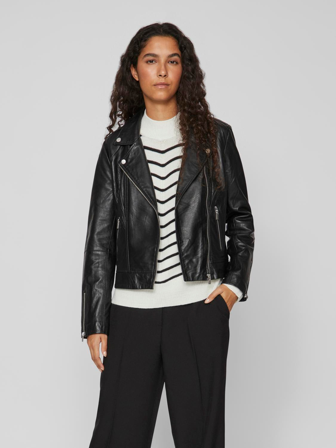 model_shot-front